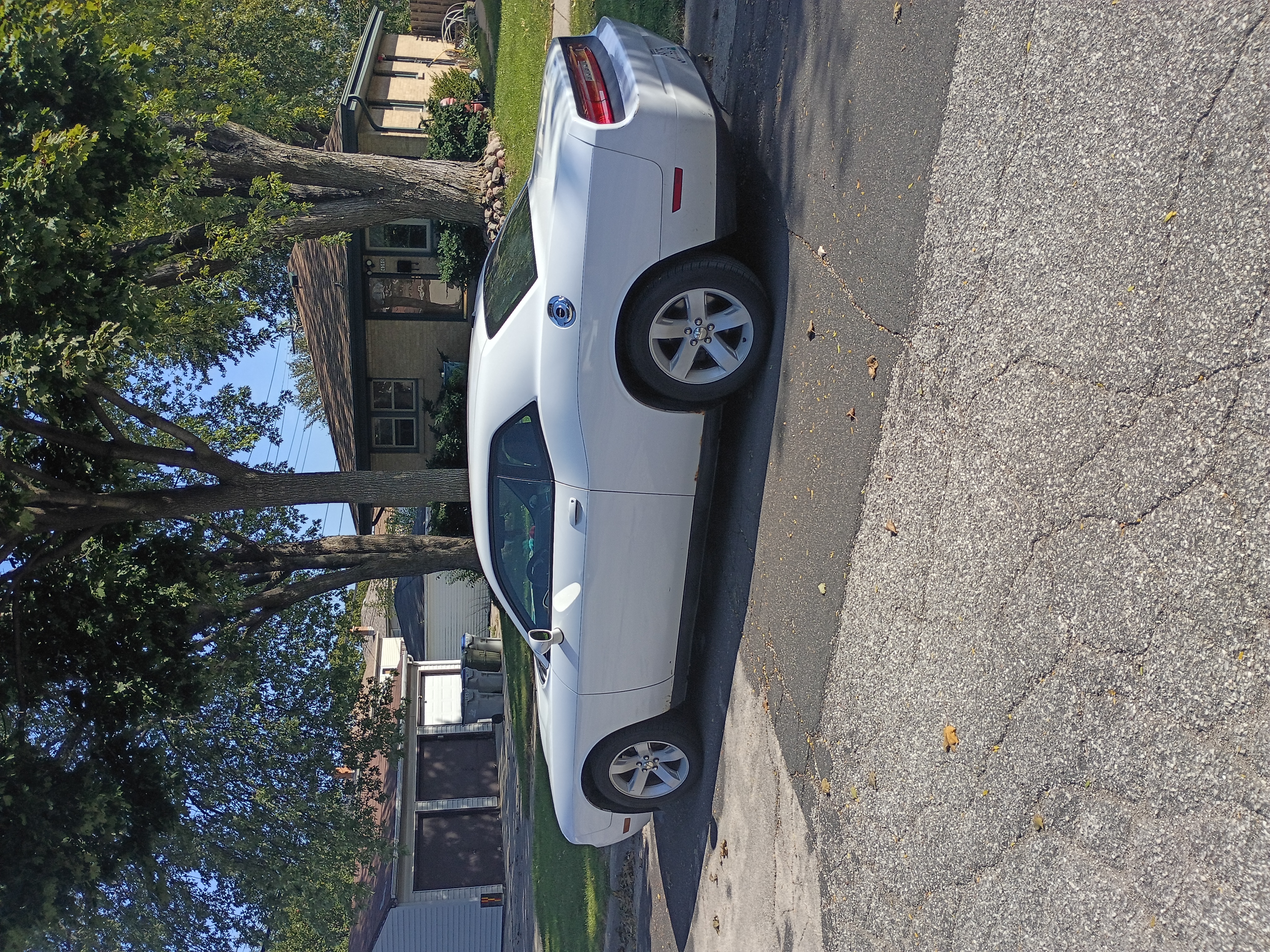 Used 2012 Dodge Challenger SXT RWD image 1