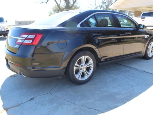 Used 2018 Ford Taurus SEL w/ Equipment Group 201A image 5