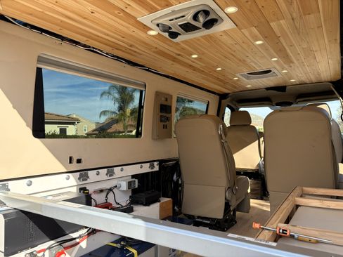 Used 2015 Mercedes-Benz Sprinter 2500 image 27