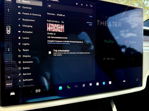 Used 2022 Tesla Model X Plaid image 21