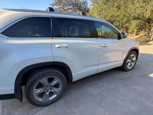 Used 2014 Toyota Highlander Limited w/ Driver Technology Package AWD/4WD image 14