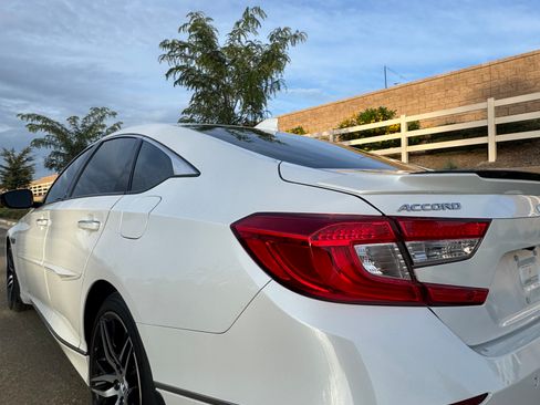 Used 2021 Honda Accord Touring image 4