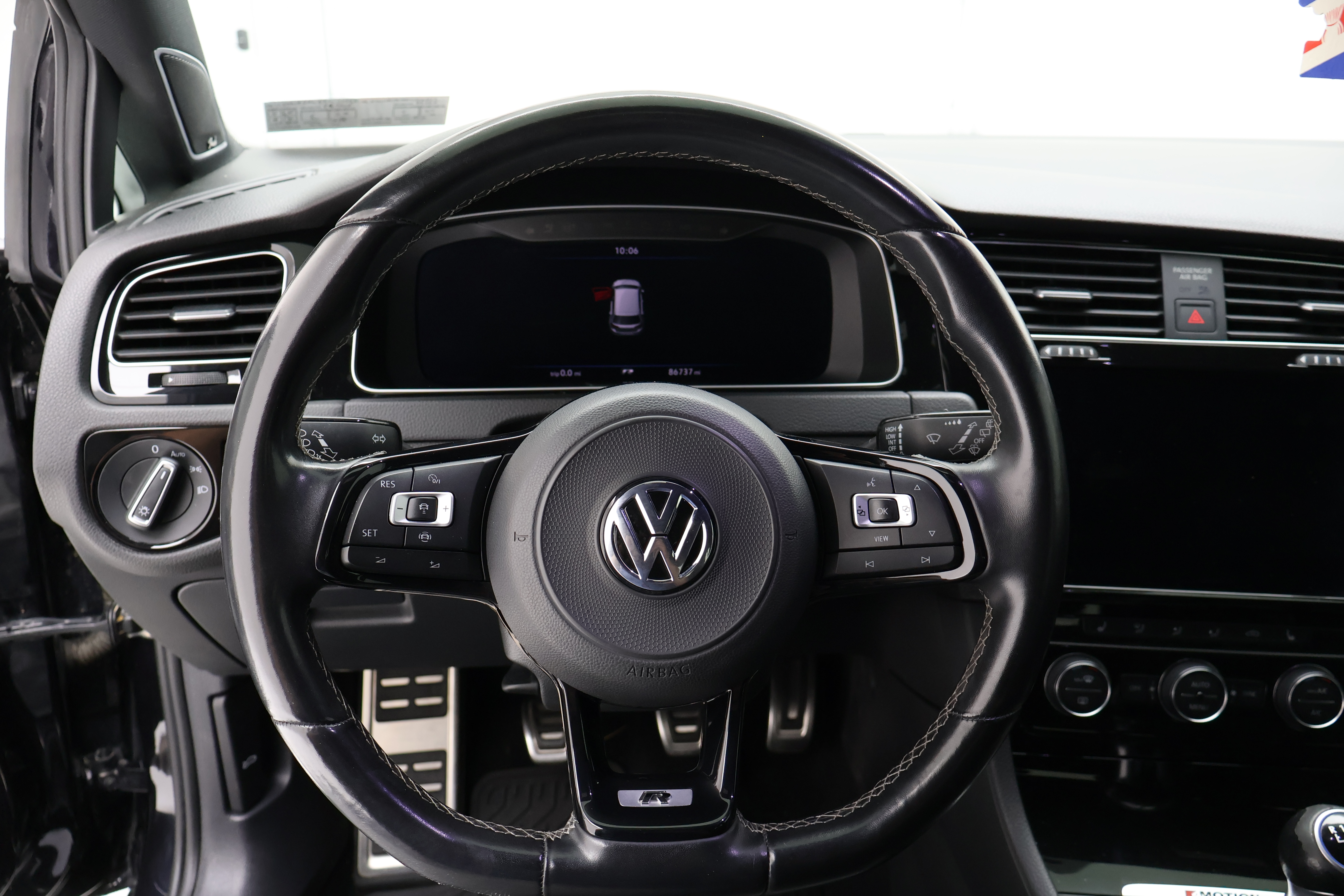 Used 2019 Volkswagen Golf R 4-Door AWD/4WD image 17
