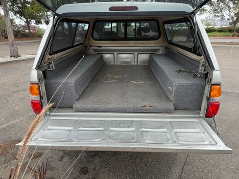 Used 2003 Toyota Tacoma PreRunner RWD image 9