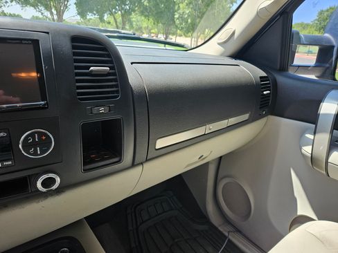 Used 2007 Chevrolet Silverado 2500 LT w/ Safety Package image 2