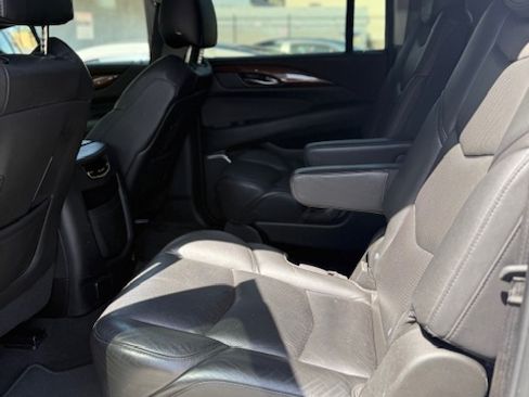 Used 2020 Cadillac Escalade ESV Luxury image 8