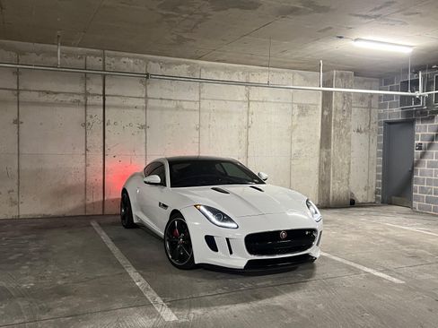 Used 2015 Jaguar F-TYPE R RWD image 2