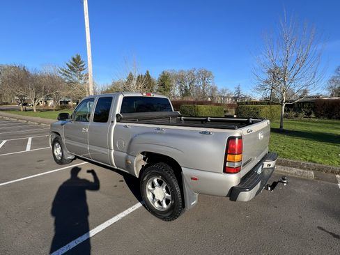 Used 2004 GMC Sierra 1500 Denali image 4
