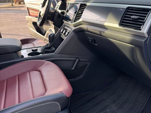 Used 2021 Volkswagen Atlas Cross Sport SEL Premium image 20