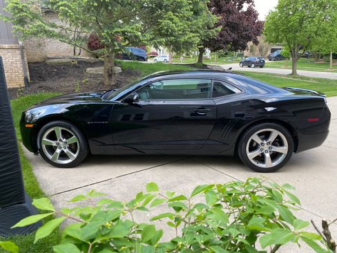 Used 2010 Chevrolet Camaro LT w/ RS Package RWD image 2