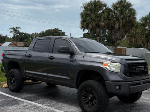 Used 2015 Toyota Tundra SR5 w/ SR5 Upgrade Package AWD/4WD image 4