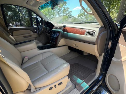 Used 2011 Chevrolet Silverado 2500 LTZ w/ LTZ Plus Package AWD/4WD image 20