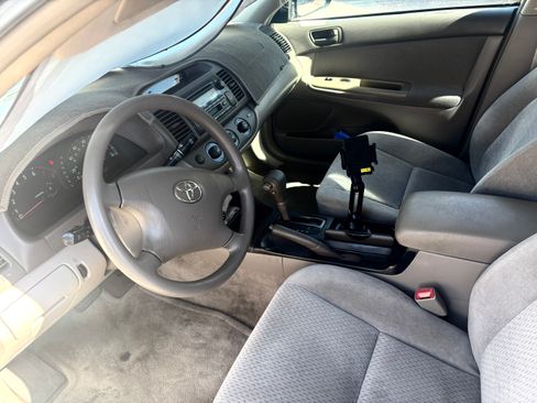 Used 2004 Toyota Camry LE FWD image 4
