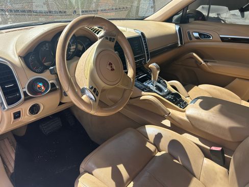 Used 2013 Porsche Cayenne image 2