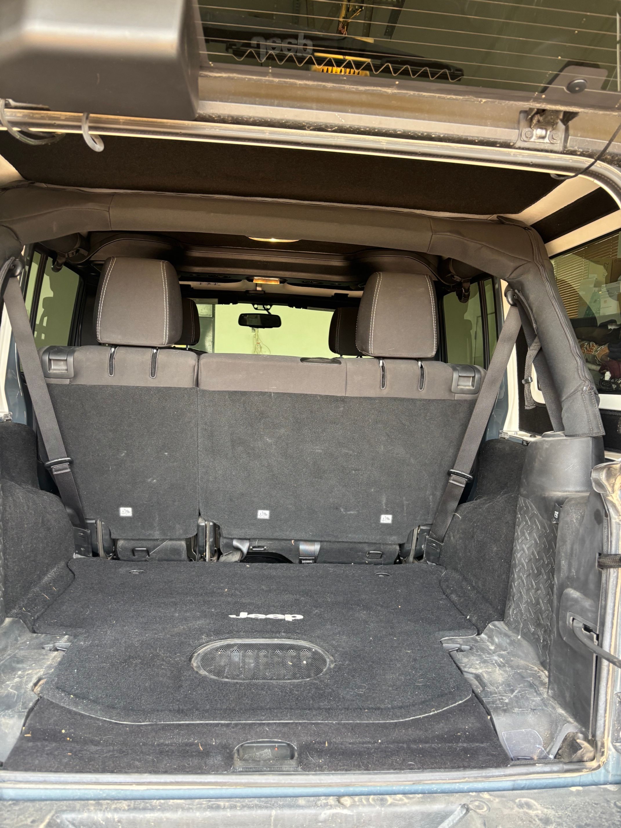 Used 2015 Jeep Wrangler Unlimited Rubicon w/ Connectivity Group AWD/4WD image 15