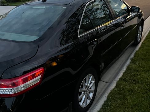 Used 2011 Toyota Camry XLE w/ SE/XLE Extra-Value Pkg FWD image 8