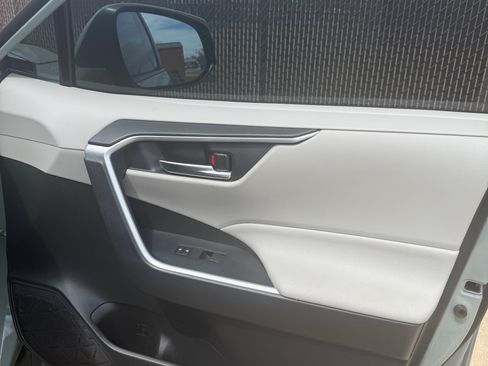 Used 2020 Toyota RAV4 XLE w/ Convenience Package image 16