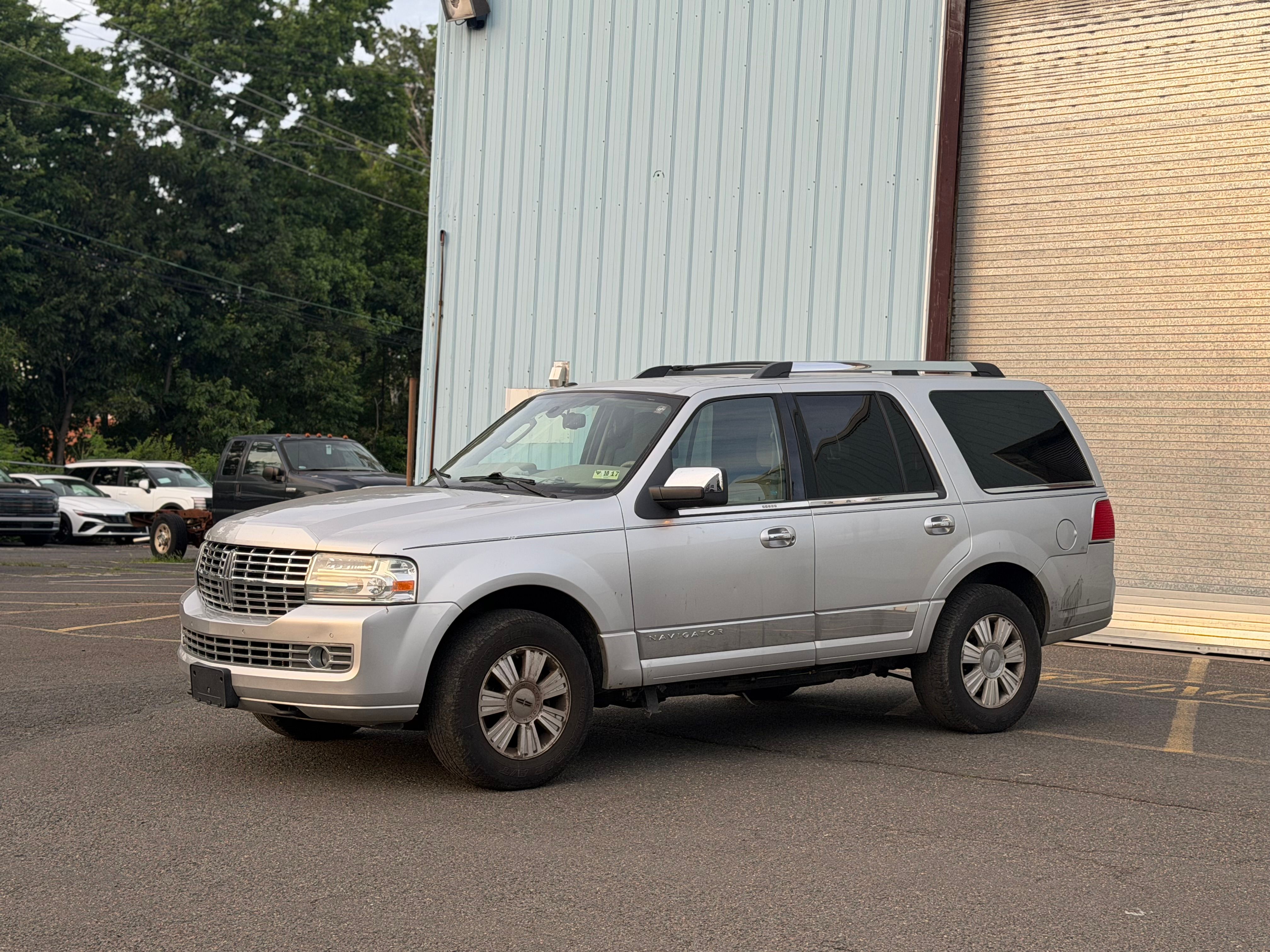 Used 2010 Lincoln Navigator 4WD image 11