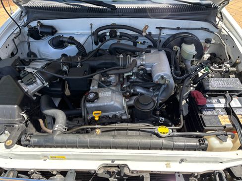 Used 2002 Toyota Tacoma 2WD Xtracab image 11