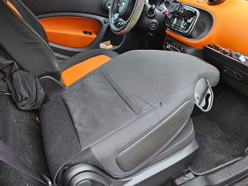 Used 2016 smart fortwo passion image 16