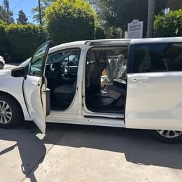 Used 2024 Toyota Sienna LE FWD image 6