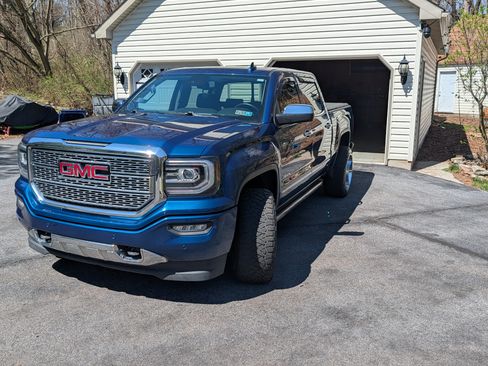 Used 2017 GMC Sierra 1500 Denali w/ Denali Ultimate Package AWD/4WD image 6