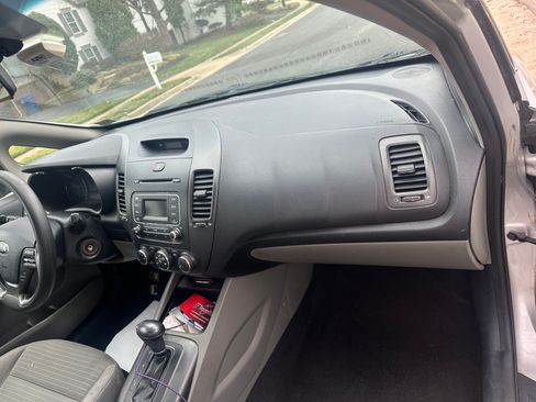 Used 2015 Kia Forte LX w/ Popular Package image 12