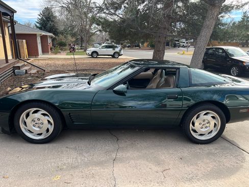 Used 1996 Chevrolet Corvette Coupe image 2