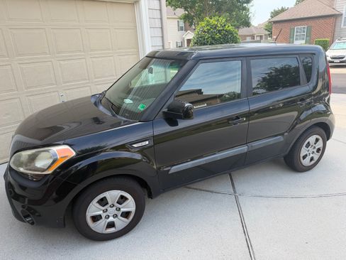 Used 2013 Kia Soul FWD image 2