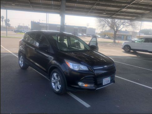 Used 2016 Ford Escape SE image 2