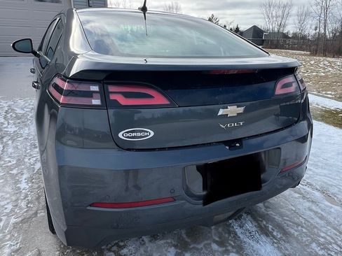 Used 2013 Chevrolet Volt w/ Enhanced Safety Package 2 image 4