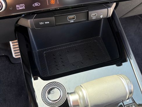 Used 2024 Kia Niro SX Touring image 13