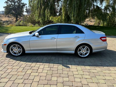 Used 2013 Mercedes-Benz E 550 4MATIC Sedan image 8