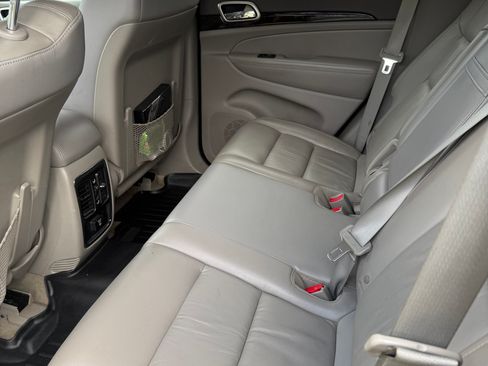 Used 2012 Jeep Grand Cherokee Laredo AWD/4WD image 6