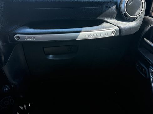 Used 2013 Jeep Wrangler Unlimited Sport image 30