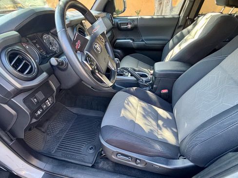 Used 2022 Toyota Tacoma TRD Sport w/ Technology Package RWD image 10