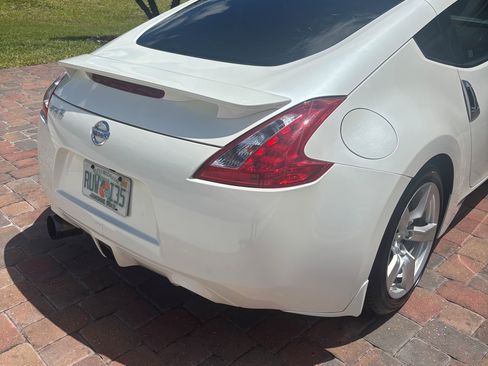 Used 2011 Nissan 370Z Touring RWD image 4