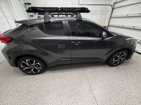 Used 2018 Toyota C-HR XLE image 5
