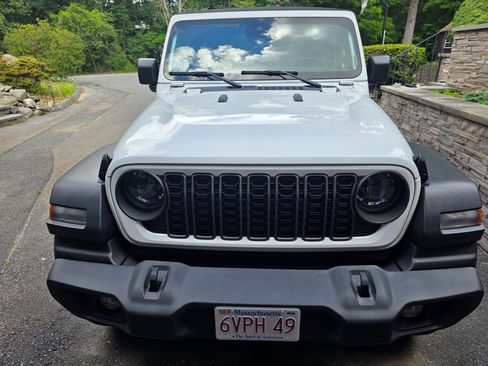 Used 2024 Jeep Wrangler Unlimited Sport AWD/4WD image 13