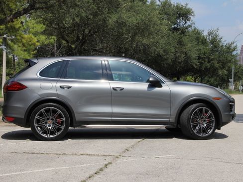 Used 2014 Porsche Cayenne AWD/4WD image 8
