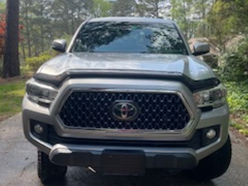 Used 2019 Toyota Tacoma TRD Off-Road AWD/4WD image 13
