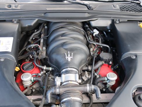 Used 2013 Maserati GranTurismo Sport image 32