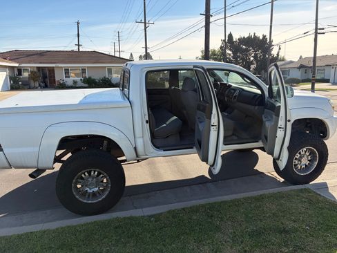 Used 2007 Toyota Tacoma PreRunner w/ TRD Sport Pkg #1 image 4