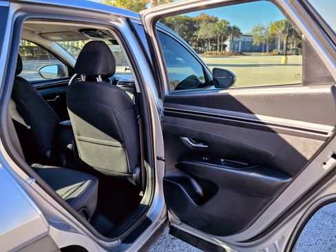 Used 2022 Hyundai Tucson SE image 11