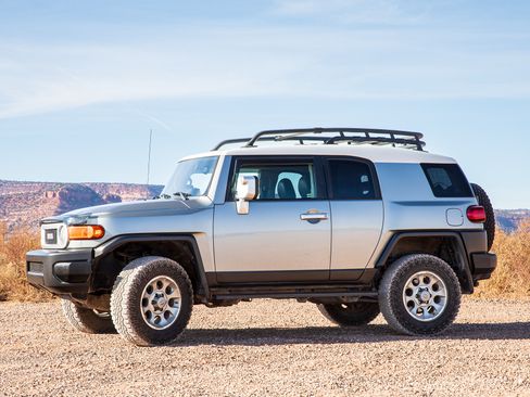 Used 2012 Toyota FJ Cruiser Sport Utility 2D image 1