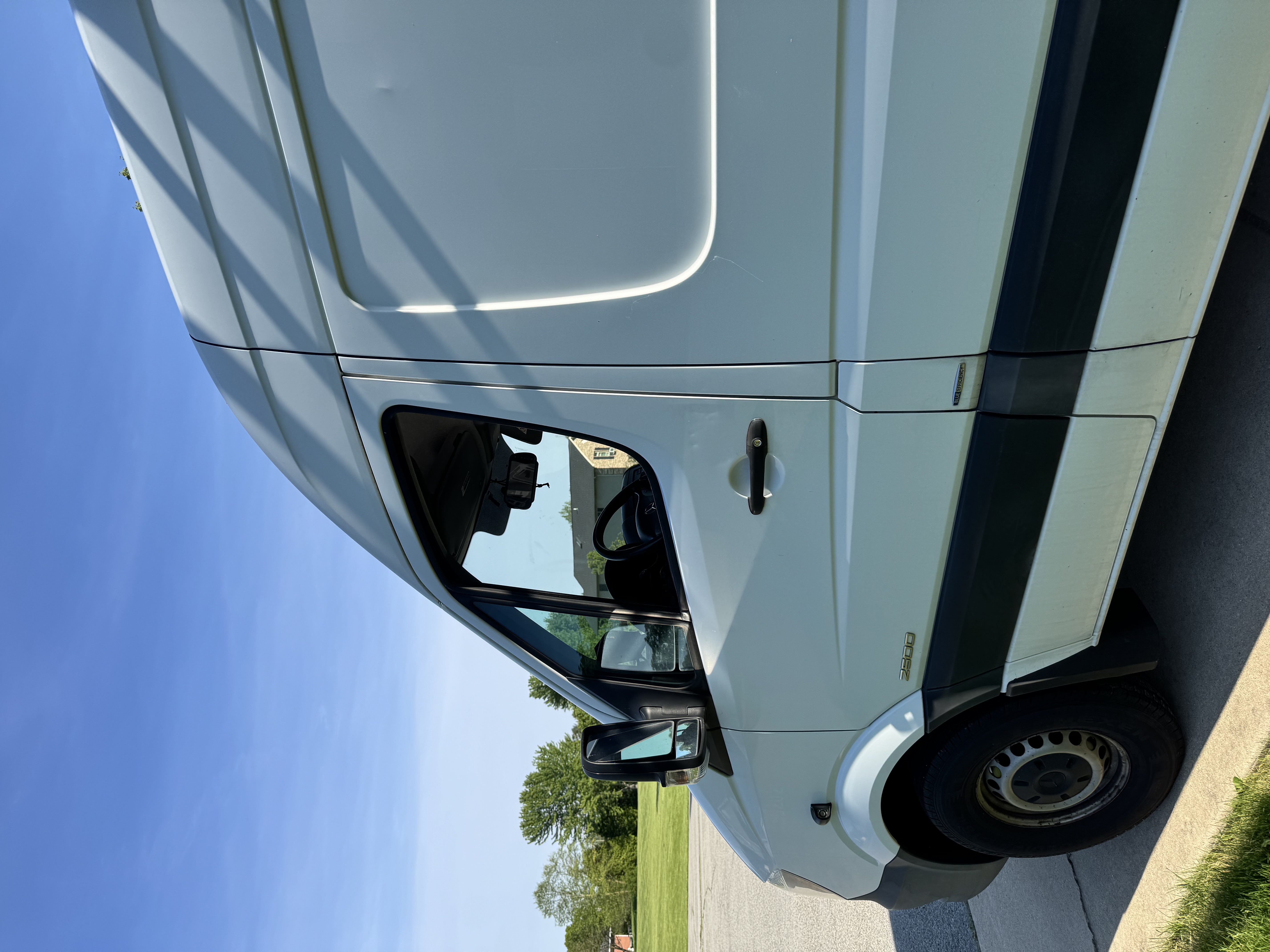 Used 2015 Mercedes-Benz Sprinter 2500 image 11