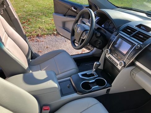 Used 2014 Toyota Camry LE image 26