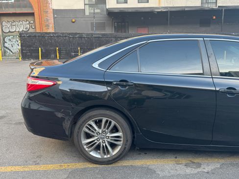 Used 2015 Toyota Camry SE FWD image 5