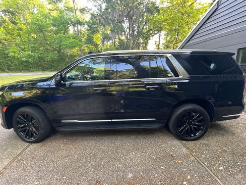 Used 2022 Cadillac Escalade ESV Premium Luxury image 4