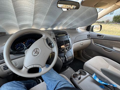 Used 2007 Toyota Sienna CE image 6